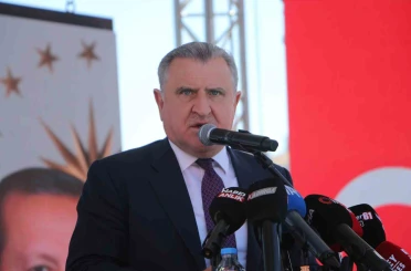 Bakan Bak: "Yüzme Bilmeyen Kalmasın projesi çerçevesinde bu zamana kadar yaklaşık 12 milyon insanımıza yüzme öğrettik" 