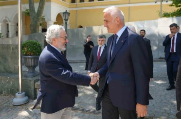 Bakan Ersoy, İslam Kültür, Sanat ve Tarih Araştırma Merkezi’nin çalışmalarını inceledi 