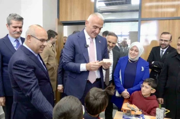 Bakan Ersoy: "Kütüphanelerimiz gençlerimizi geleceğe hazırlıyor" 