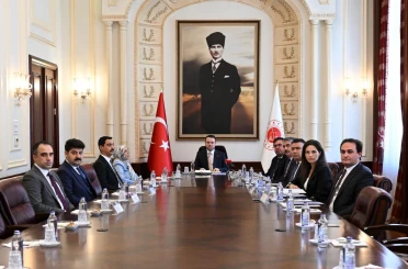 Bakan Gürlek, Muhsin Yazıcıoğlu’nun ailesiyle görüştü 
