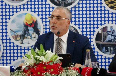Bakan Işıkhan: "Birileri parti binalarında koltuk kavgası yaparken biz Türkiye’yi adım adım dolaşıyoruz" 