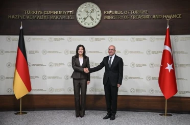 Bakan Şimşek, Almanya Federal Ekonomi ve Enerji Bakanı Reiche ile bir araya geldi