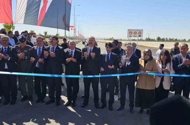 Bakan Şimşek önce yolu açtı, sonra TOGG ile geçti 