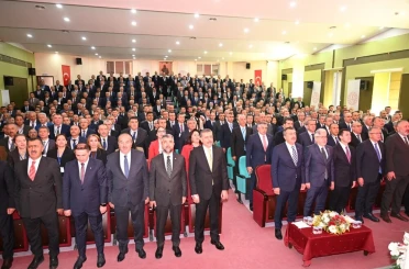 Bakan Tekin: "Biz büyük bir camiayız" 