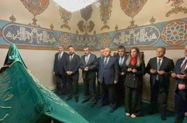 Bakan Tekin, Hacı Bektaş-ı Veli’nin kabrini ziyaret etti 