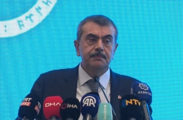 Bakan Tekin: "Türk dili ve edebiyatından sosyal bilgilere kadar her alanda müfredatımızı inceleyen komisyon kurduk" 