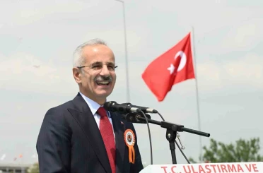 Bakan Uraloğlu, 1 yılda otoyol ve köprülerden 1,1 milyar araç geçtiğini açıkladı 