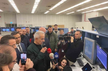 Bakan Uraloğlu: "2025 yılında üst üste 6 kez toplam trafik, 8 kez transit uçuş rekoru kırdık" 