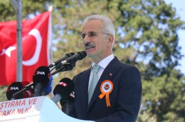 Bakan Uraloğlu: "Ayasofya ile yaşıt 1500 yıllık Sangarios Köprüsü’nü şehrimizin simgesi olarak yeniden canlandırdık" 