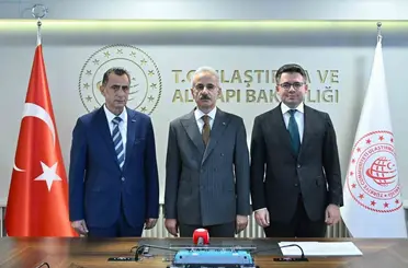 Bakan Uraloğlu: "E5000 lokomotifimiz, Avrupa Birliği Sertifikasyonu olan TSI’ya sahip oldu"
