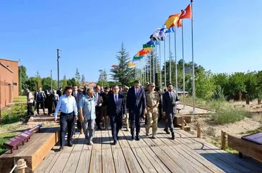 Bakan yardımcısı Çelik, Ahlat’ta incelemelerde bulundu
