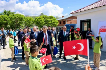 Bakan Yusuf Tekin Giresun’da hayırsever desteğiyle yapılan okul ve camiyi hizmete açtı 