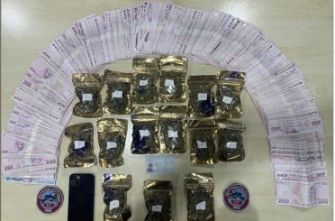 Bakırköy’de aracın torpidosunda zulalanmış uyuşturucu çıktı 