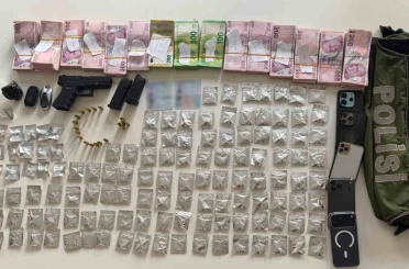 Bakırköy’de otomobilde uyuşturucu düzeneği: 4 şüpheli tutuklandı 