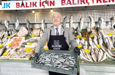 Balık sezonu sona erdi, Balıkçı Kenan hamsiye "madalya" taktı 