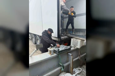 Balıkçı Ramazan’da ücretsiz hamsi dağıttı 