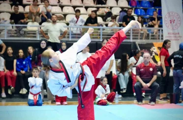 Balıkesır’de 15 Temmuz ruhu ile taekwondo poomsae heyecanı başladı 