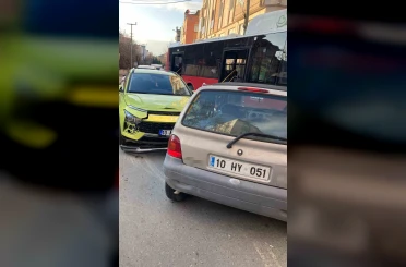 Balıkesir’de çift taraflı trafik kazası: 2 yaralı 