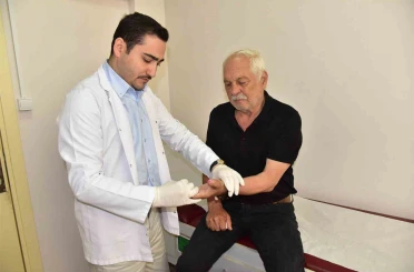 Balıkesir’de motorlu testere kazasında kopan başparmak mikrocerrahi ile yeniden dikildi 