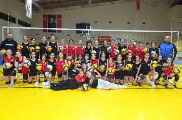 Balıkesir’de öğrenciler sömestr tatilini spor salonunda geçiriyor 