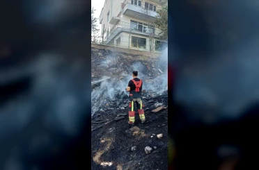 Balıkesir’de ot ve çöp yangını mahalleyi tehdit etti 