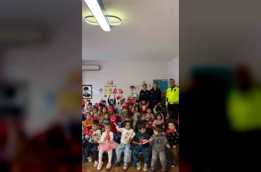 Balıkesir’de polisler miniklere trafik eğitimi verdi 