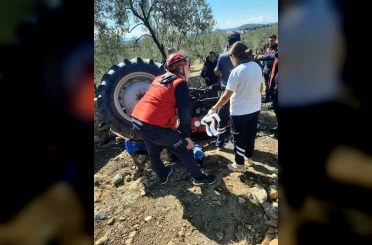 Balıkesir’de traktör devrildi, sürücü yaralandı 