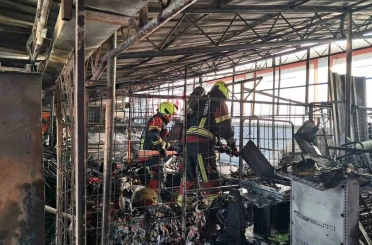Balıkesir’de zincir market deposunda yangın 