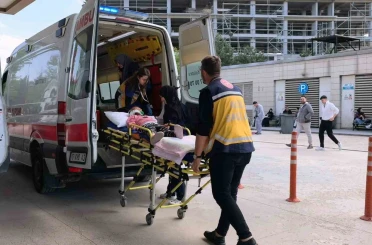Balkonda başına mermer düşen çocuk ağır yaralandı 