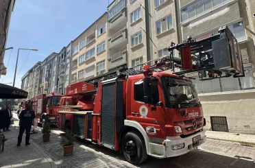 Balkonda yanan koltuk paniğe yol açtı 