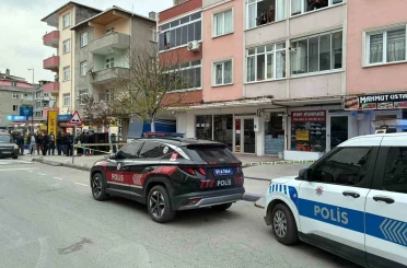 Balkondan pompalı tüfekle husumetlisini vurdu 
