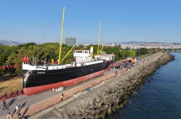 Bandırma Vapuru karadan yürütülerek taşınmaya başlandı 