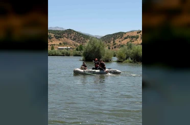 Baraj kapakları açıldı, nehrin ortasında mahsur kaldı 
