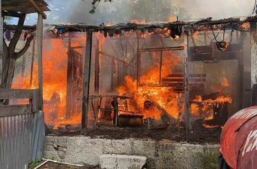 Baraka ev yangında küle döndü 