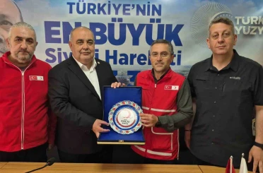 Bartın protokolü kurban bağışını Kızılay’a yaptı 