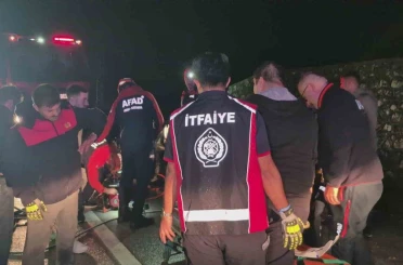 Bartın’da otomobil bariyerlere çarptı: 4 yaralı 