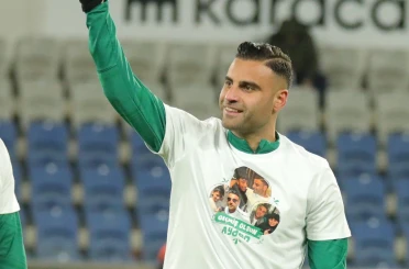 Başakşehir-Konyaspor maçında Deniz Türüç'e anlamlı destek!