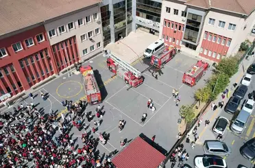 Başakşehir’de okul kantininde yangın paniği: Öğrenciler tahliye edildi
