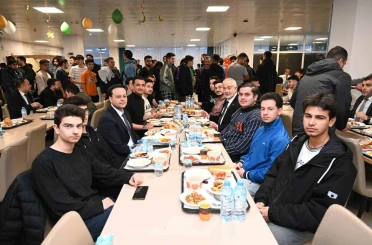 Başkan Başdeğirmen, KYK erkek yurdunda öğrencilerle iftar sofrasında buluştu 