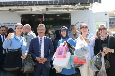 Başkan Dinç, yeni yerinde kurulan kumaş pazarını ziyaret etti 