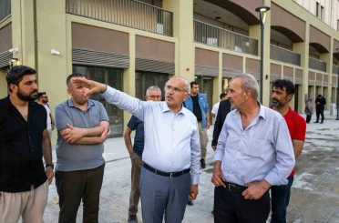 Başkan Er çarşı merkezinde incelemelerde bulundu 