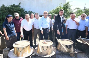 Başkan Er, Darende’de aşure programına katıldı 