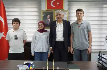 Başkan Hallaç, başarılı öğrencileri halkın makamında ağırladı

