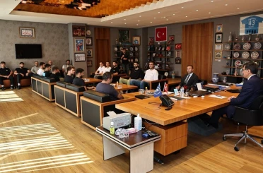 Başkan Kahveci, şampiyon basketbolcuları makamında ağırladı 