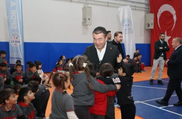 Başkan Metin öğrencilerle spor etkinliğinde buluştu 