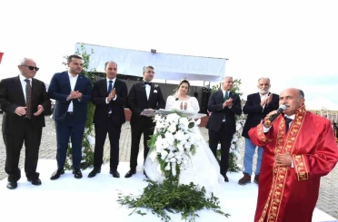 Başkan Özcan, Kızının nikahını kıydı 