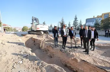Başkan Özdemir Özbelde Mevkii’nde altyapı çalışmalarını yerinde inceledi

