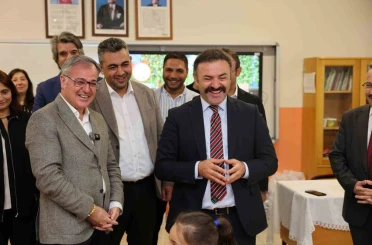 Başkan Özdoğan ile Hacılar’da ilk ders zili çaldı 