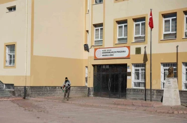 Başkan Özdoğan: "Öğrencilerimiz yeni döneme temiz ve düzenli okullarda başlayacak" 