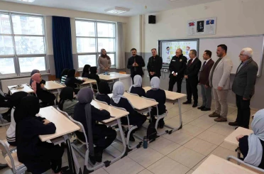 Başkan Özdoğan, öğrencilerin karne heyecanına ortak oldu 